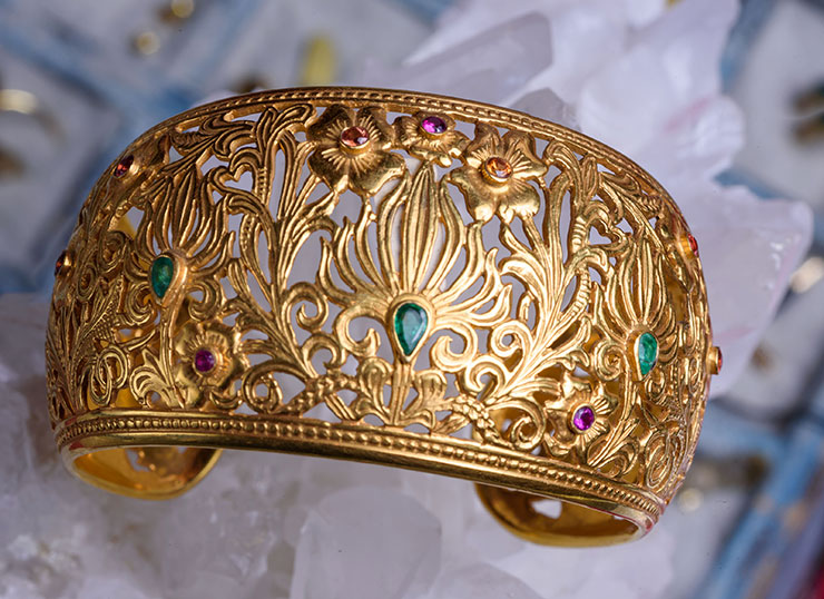 Exquisite 18k gold bracelet adorned with emeralds, tourmalines, and rubies