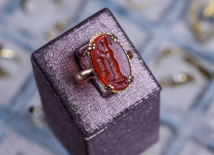 18ct gold ring with rare engraved carnelian, possibly depicting goddess Demeter